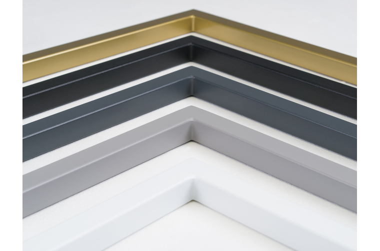 Prosty metalowy wieszak na ubrania Olaf 80 cm