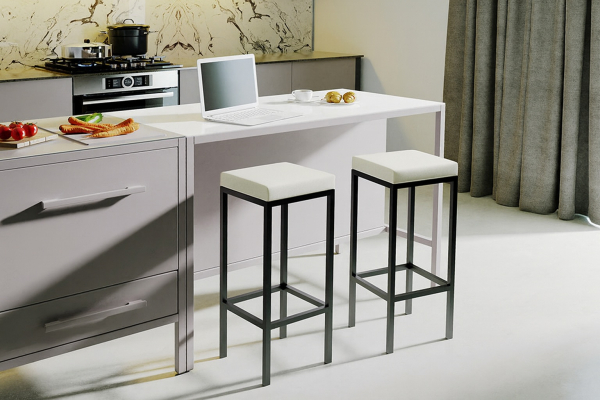 Hoker Holm 30x30x75h welwet 01 (złamana biel), stelaż czarny mat, wysyłka 24h