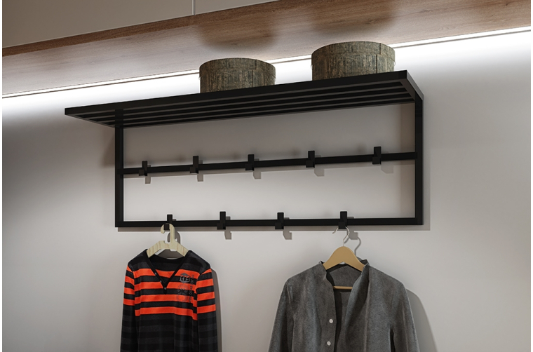 Industrialny wieszak ścienny Haral- z półką na...