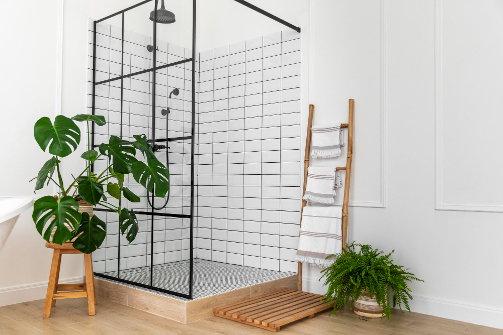 minimalistyczna łazienka z prysznicem styl loft z zielenią